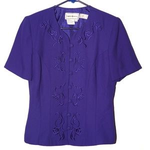 Floral embroidered short sleeved blazer